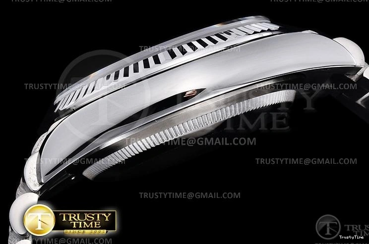 0910 ModernLook RDD0224B – DayDate 36mm 747